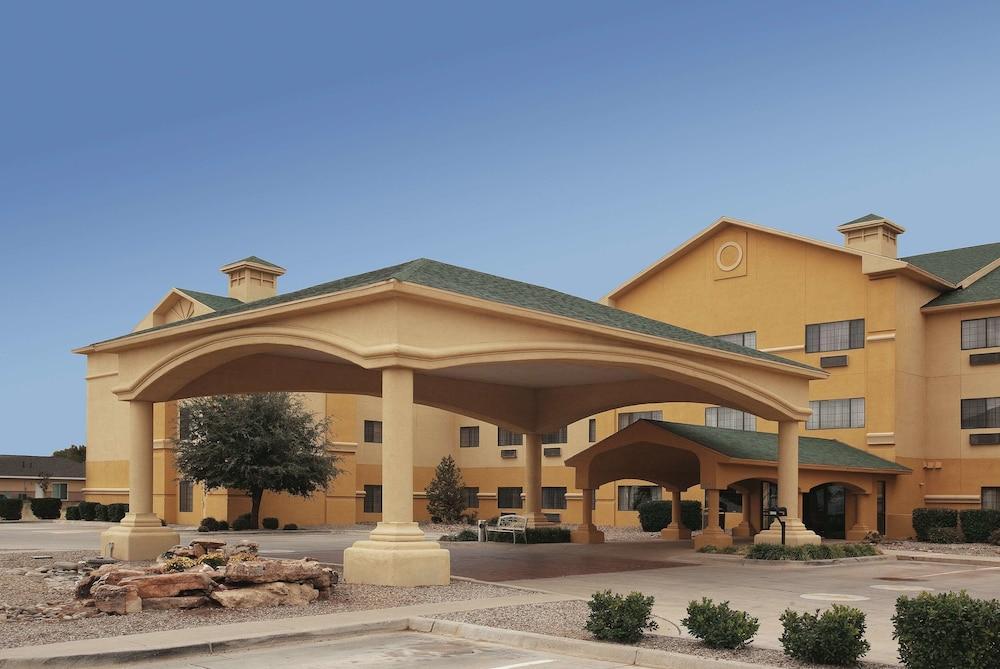 Comfort Suites Кловис Екстериор снимка