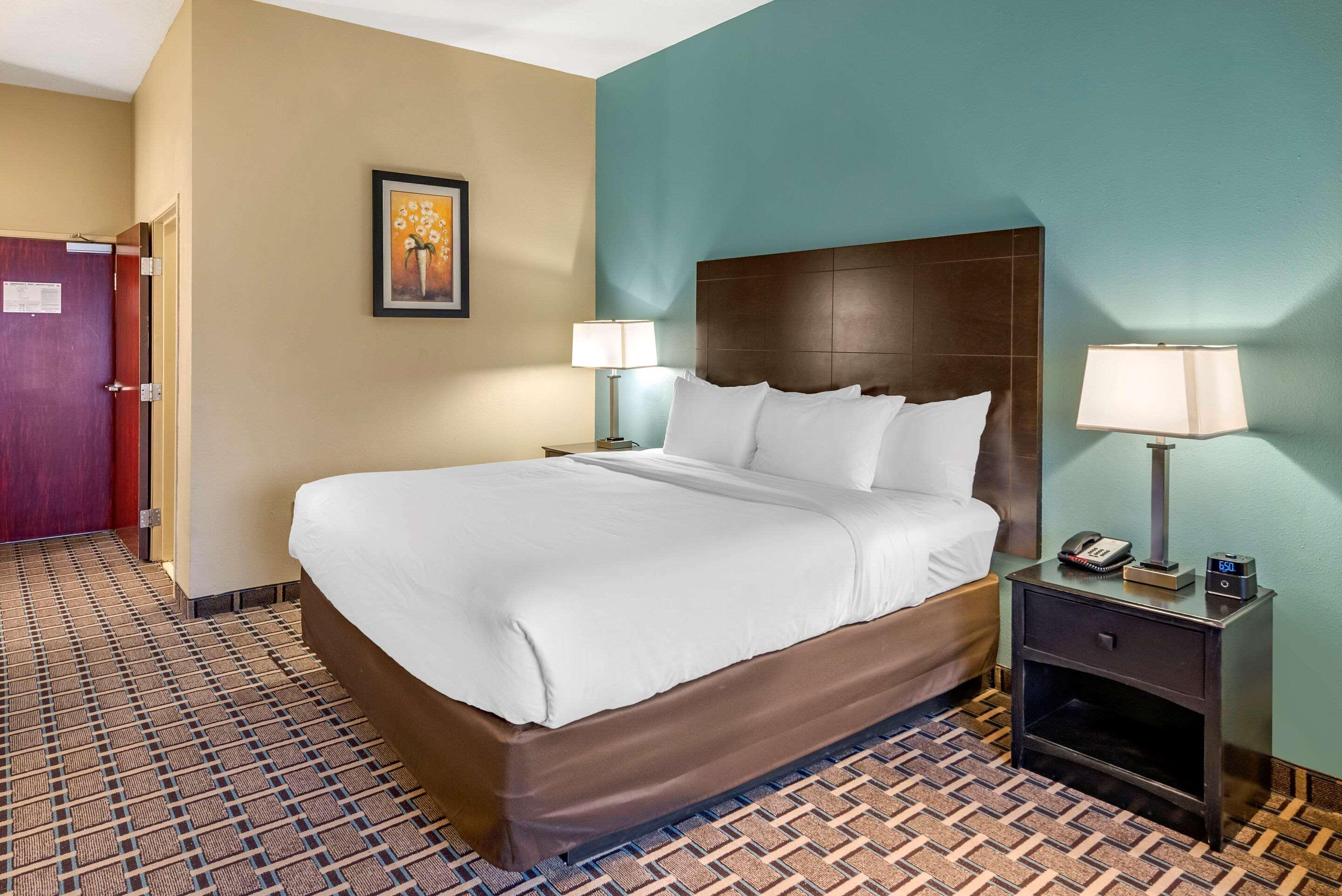 Comfort Suites Кловис Екстериор снимка