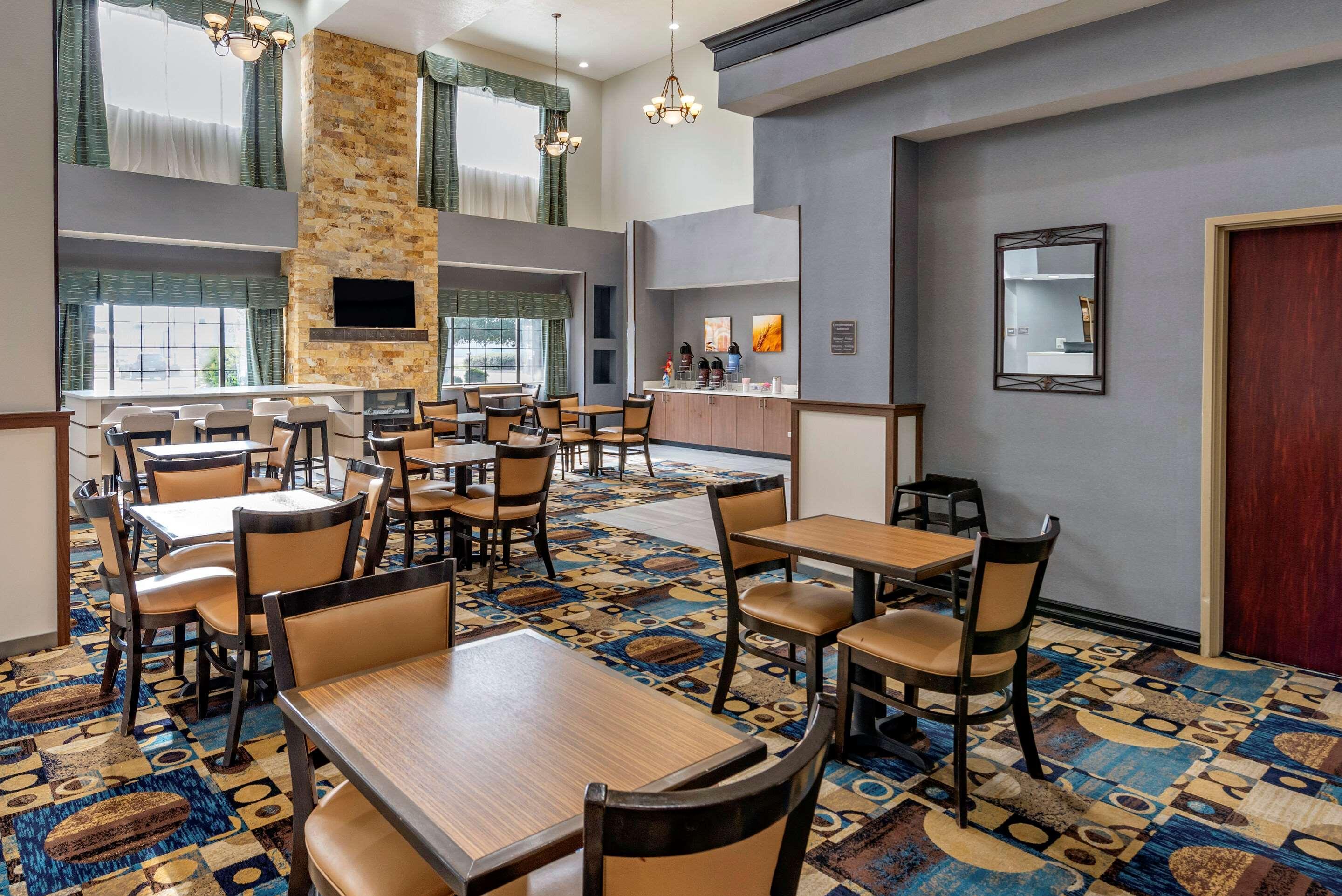 Comfort Suites Кловис Екстериор снимка
