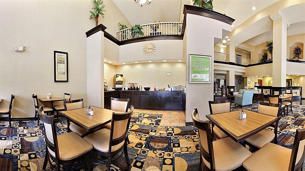 Comfort Suites Кловис Екстериор снимка